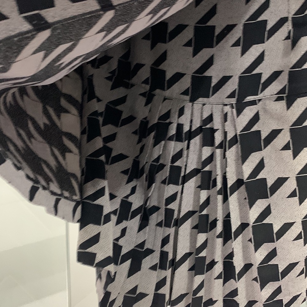 Made in 🇫🇷VTG 90’ Beautiful Grey/Black Houndstooth Wrap Skirt